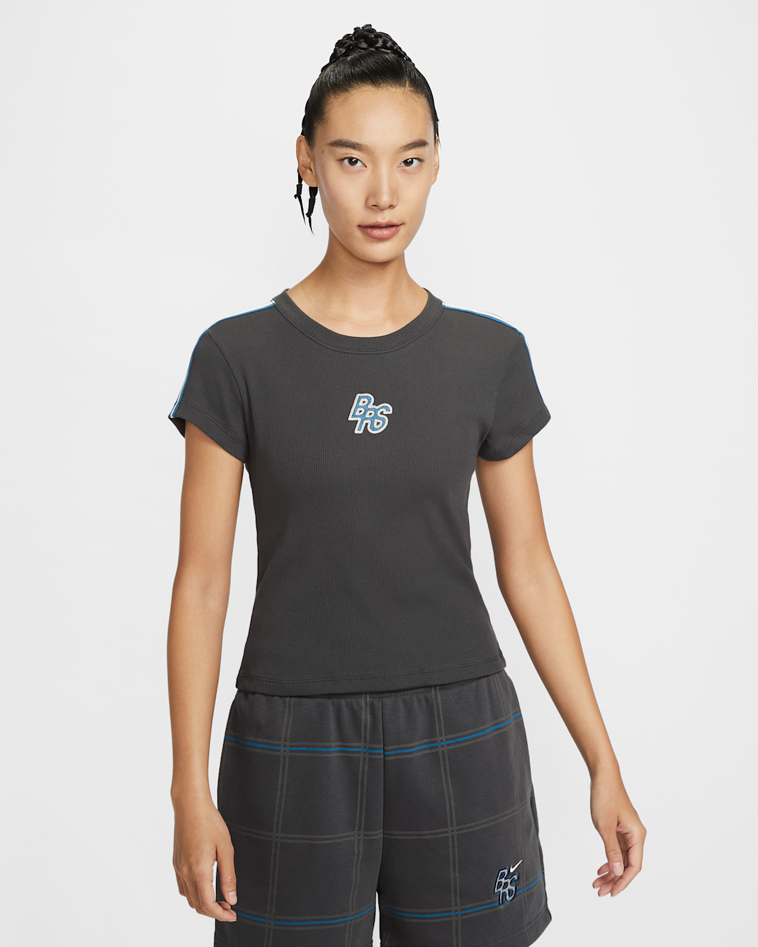 เสื้อยืดผู้หญิงผ้าจั๊มพ์รัดรูป Nike Sportswear - Anthracite