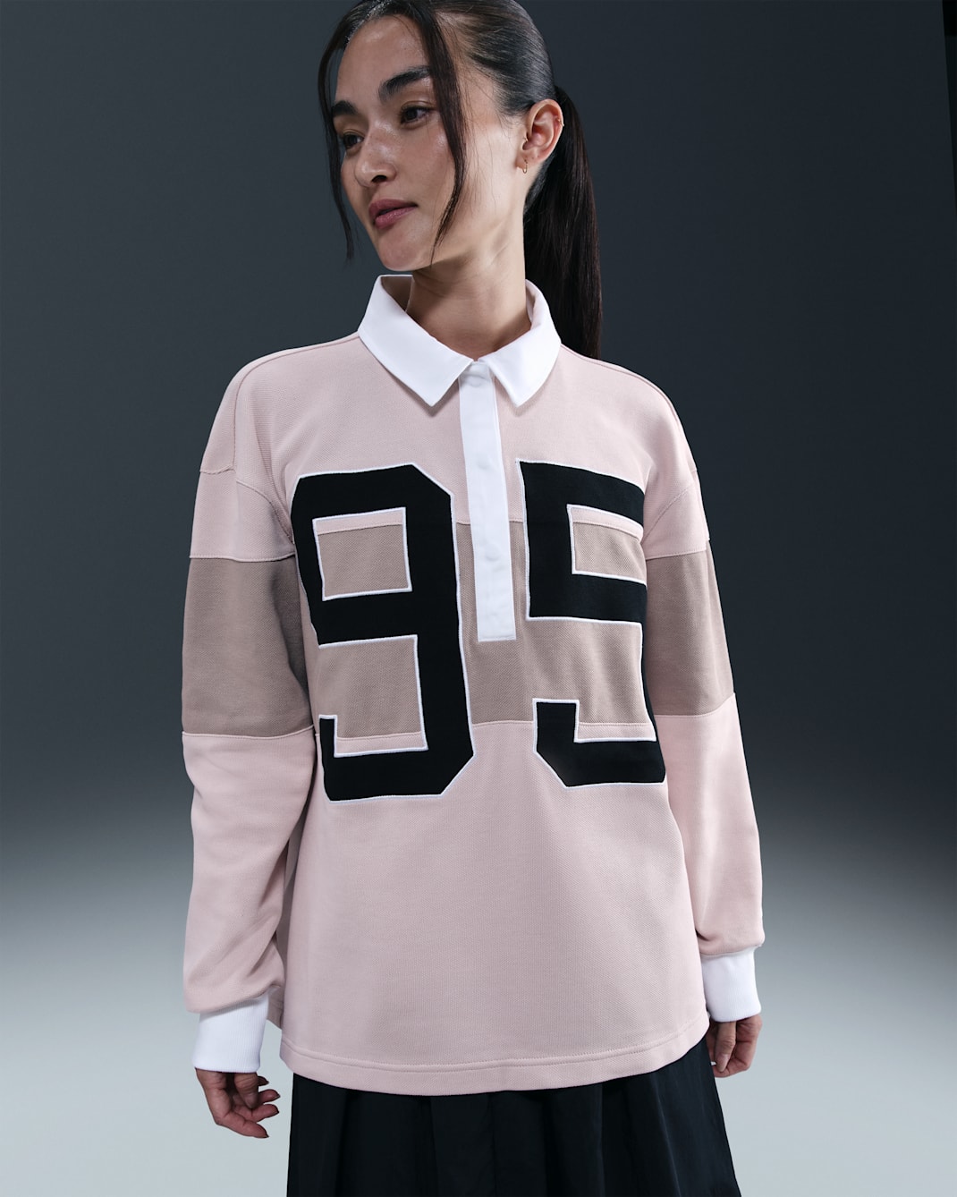 나이키 스포츠웨어 여성 긴팔 그래픽 폴로 탑 - 실트 레드/몰트/화이트/세일