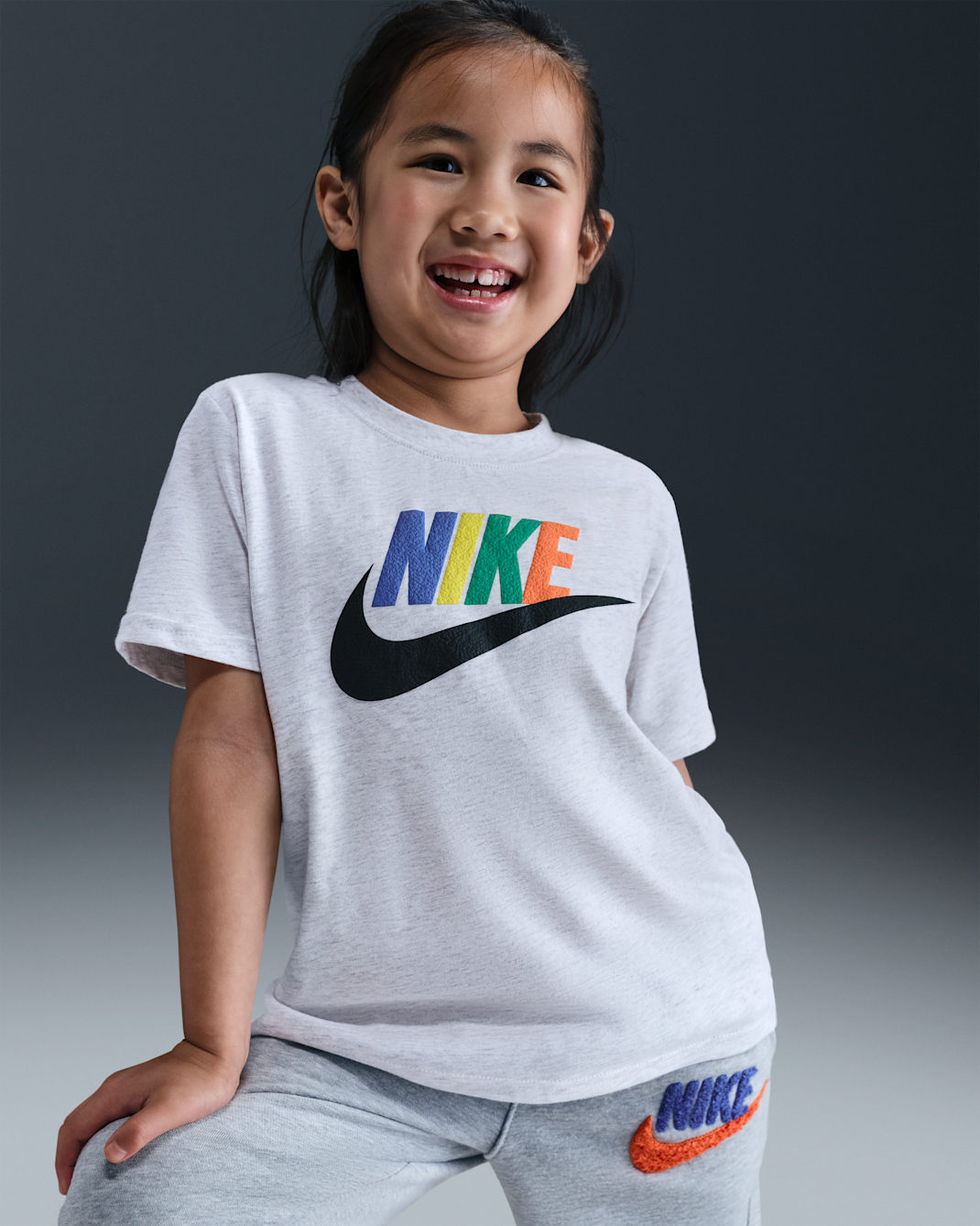 Playera de manga corta de tejido Knit Family para niños talla pequeña Nike Club - Abedul jaspeado
