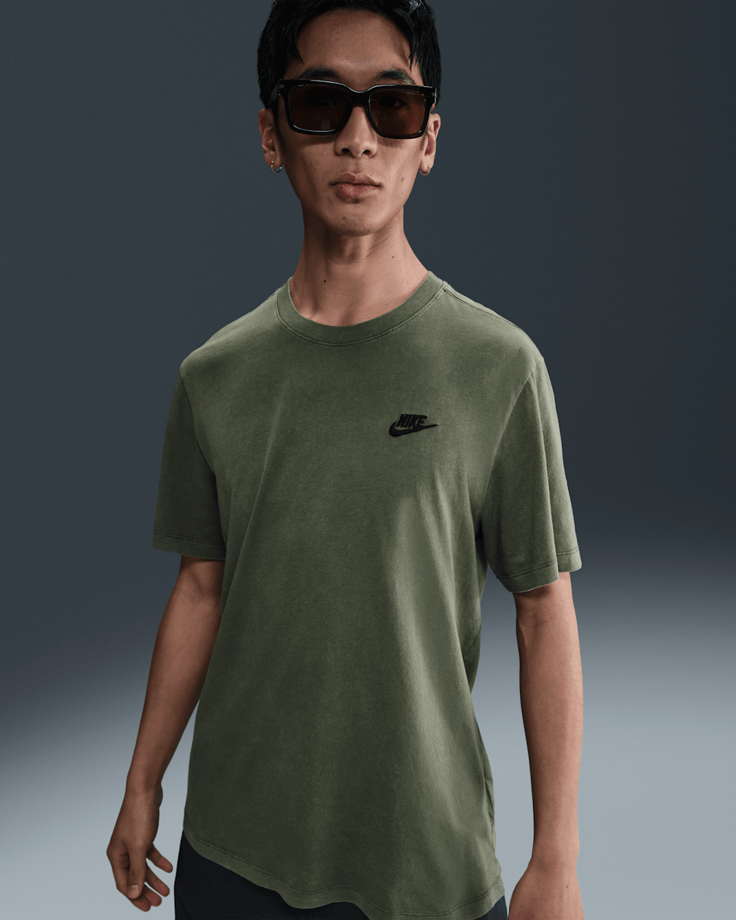 ナイキ スポーツウェア メンズ Tシャツ - ミディアムオリーブ