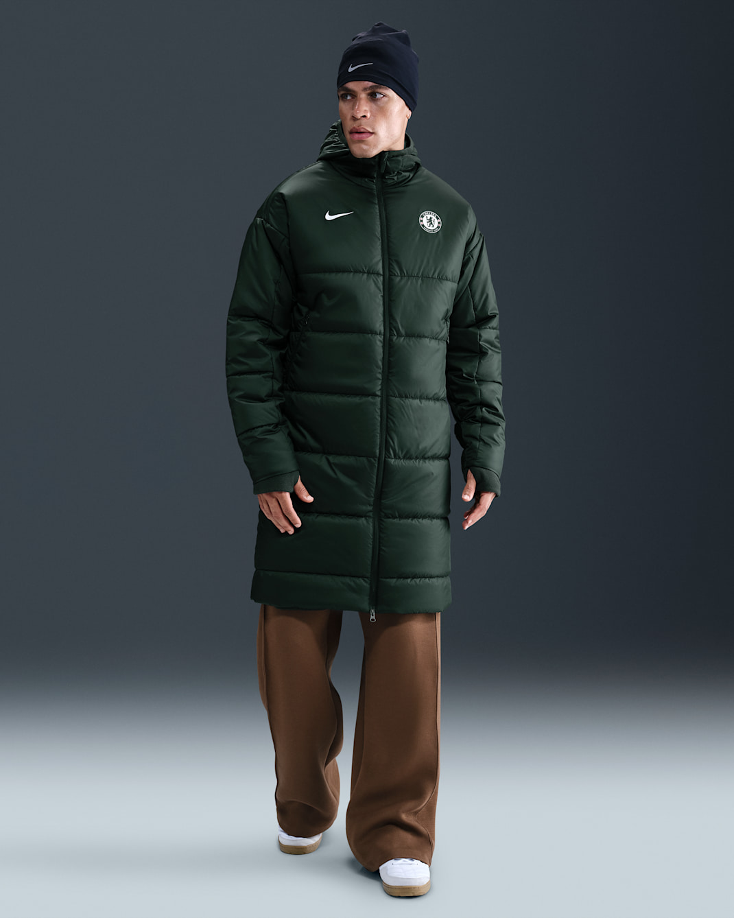Chelsea FC Academy Pro Jaqueta de futbol amb farciment sintètic Nike Therma-FIT - Home - Outdoor Green/Outdoor Green/Phantom