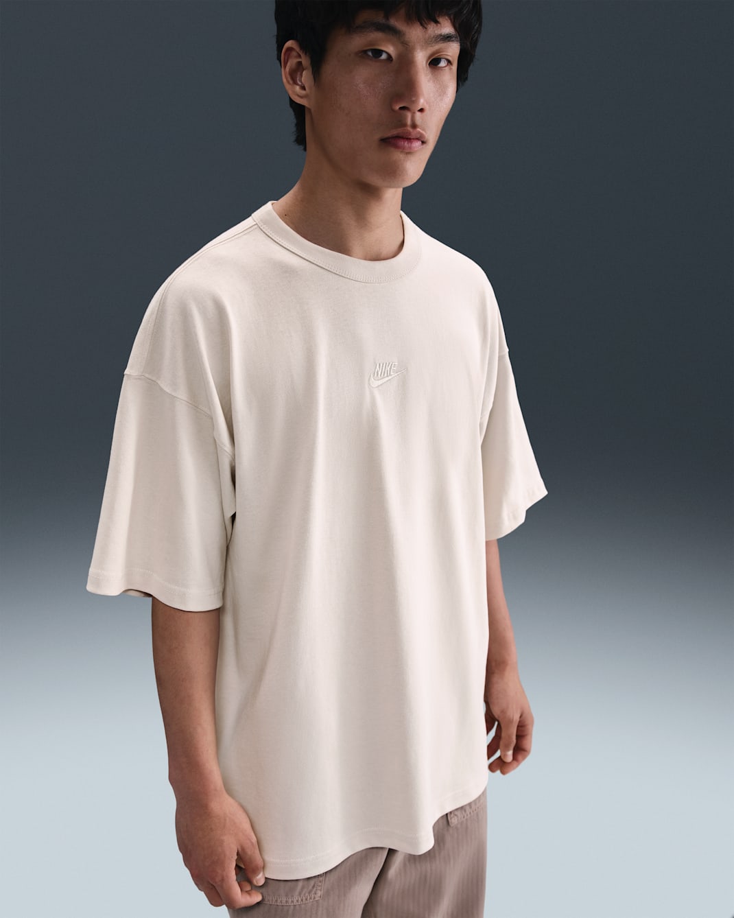나이키 스포츠웨어 프리미엄 에센셜 남성용 오버사이즈 티셔츠 - 라이트 본