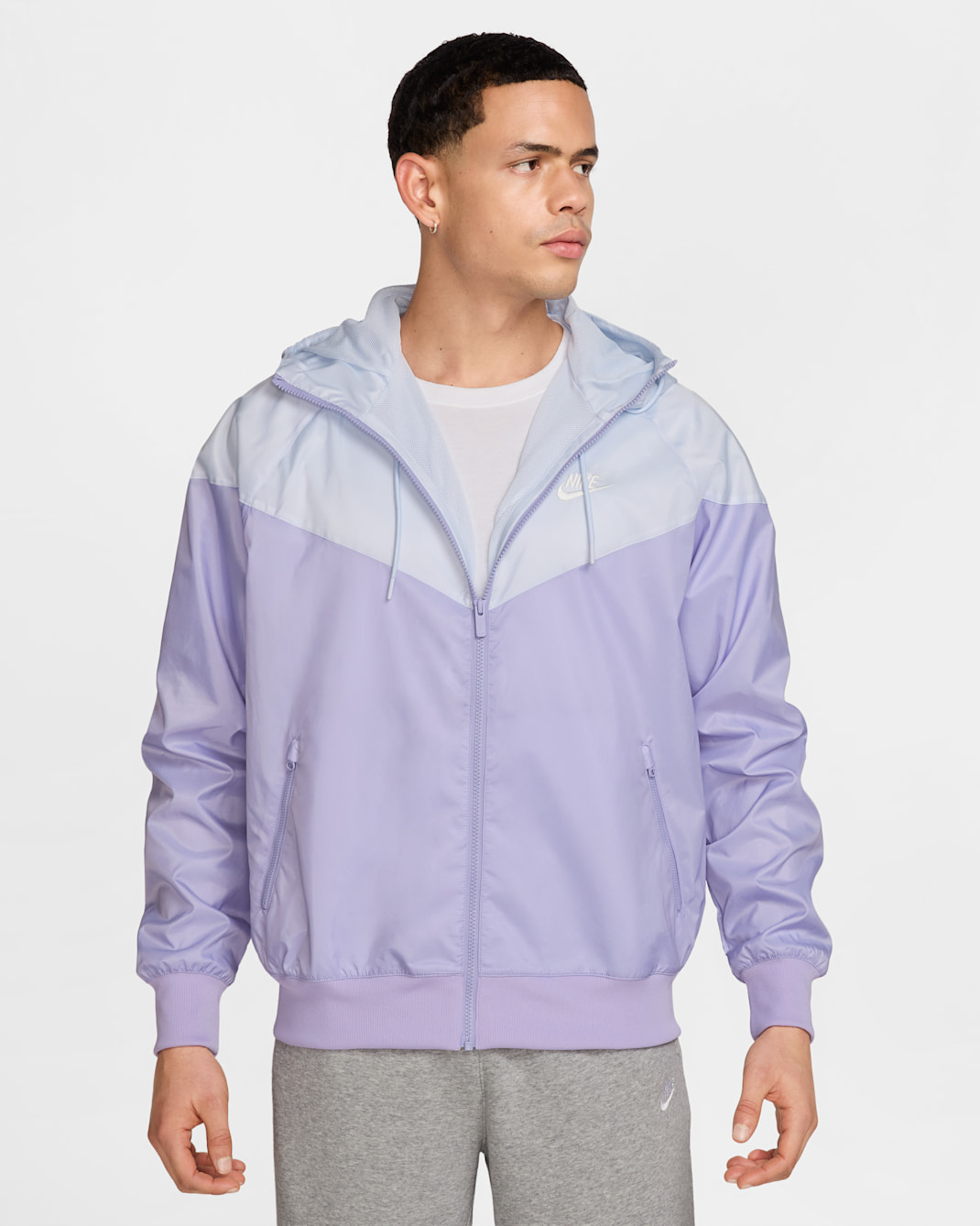 Chamarra con gorro para hombre Nike Sportswear Windrunner - Hortensias/Gris fútbol/Vela
