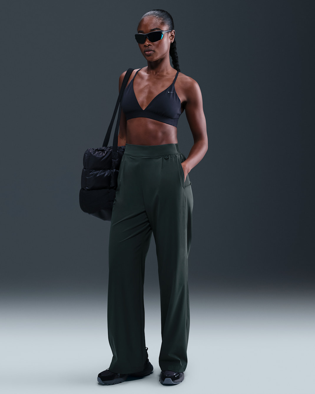 Pants Dri-FIT de tiro alto de pierna holgada y amplia para mujer Nike 24.7 PerfectStretch - Alga/Abeto negro