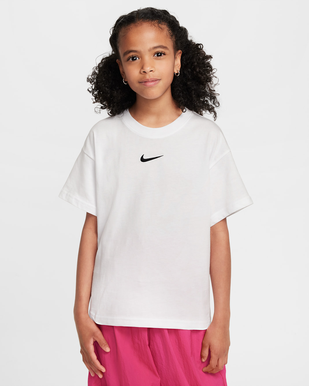 Nike Sportswear Essential Genç Çocuk (Kız) Tişörtü - Beyaz