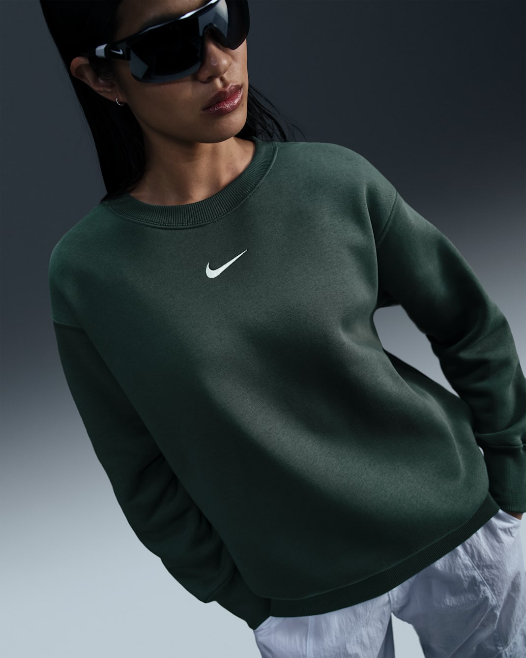 나이키 스포츠웨어 피닉스 플리스 여성 오버사이즈 크루넥 스웻셔츠 - 빈티지 그린/세일