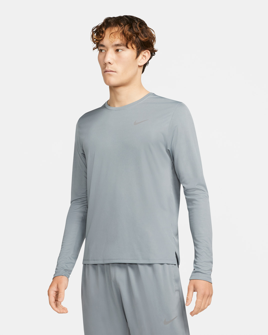 เสื้อวิ่งแขนยาวผู้ชาย Nike Dri-FIT Miler - Smoke Grey