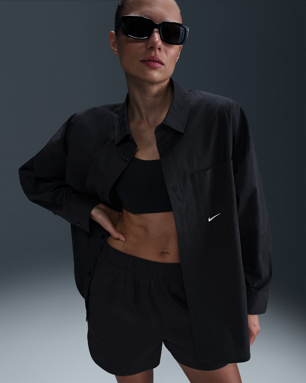 Maglia a manica lunga loose fit con bottoni Nike Sportswear Chill Poplin – Donna - Nero/Sail