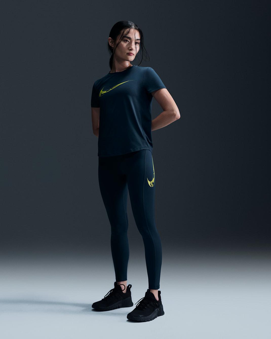 Nike Fast Swoosh 女款中腰口袋九分跑步內搭褲 - Armory Navy/Bright Cactus