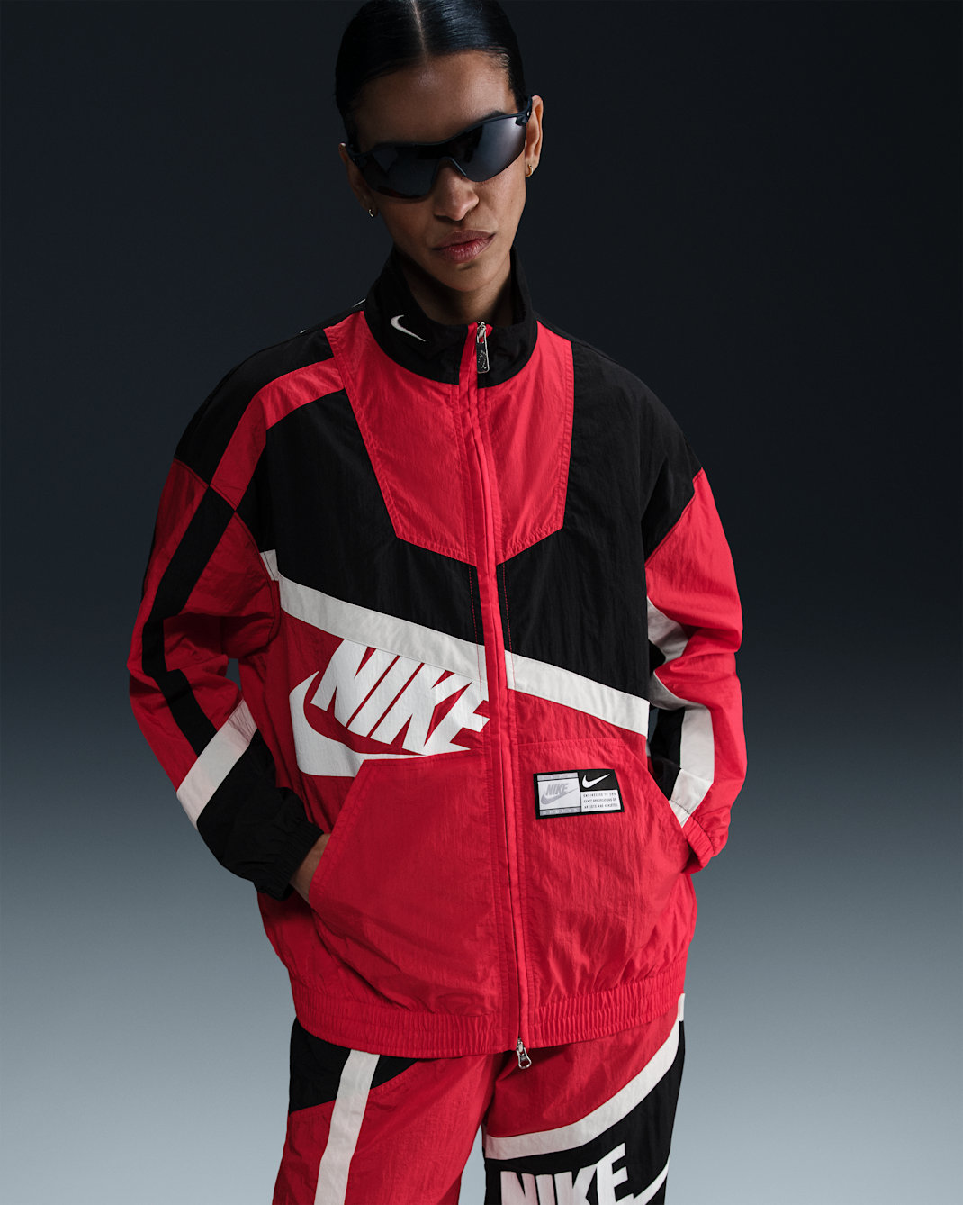 Chamarra de tejido Woven oversized para mujer Nike Sportswear - Rojo universitario/Negro/Vela/Vela