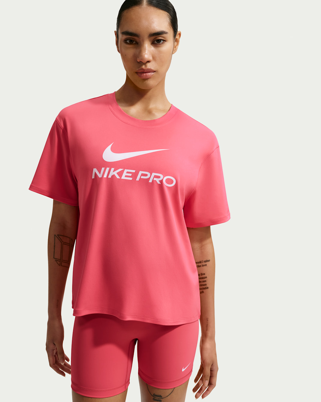Nike Pro T-skjorte med ledig passform til dame - Sea Coral/Hvit