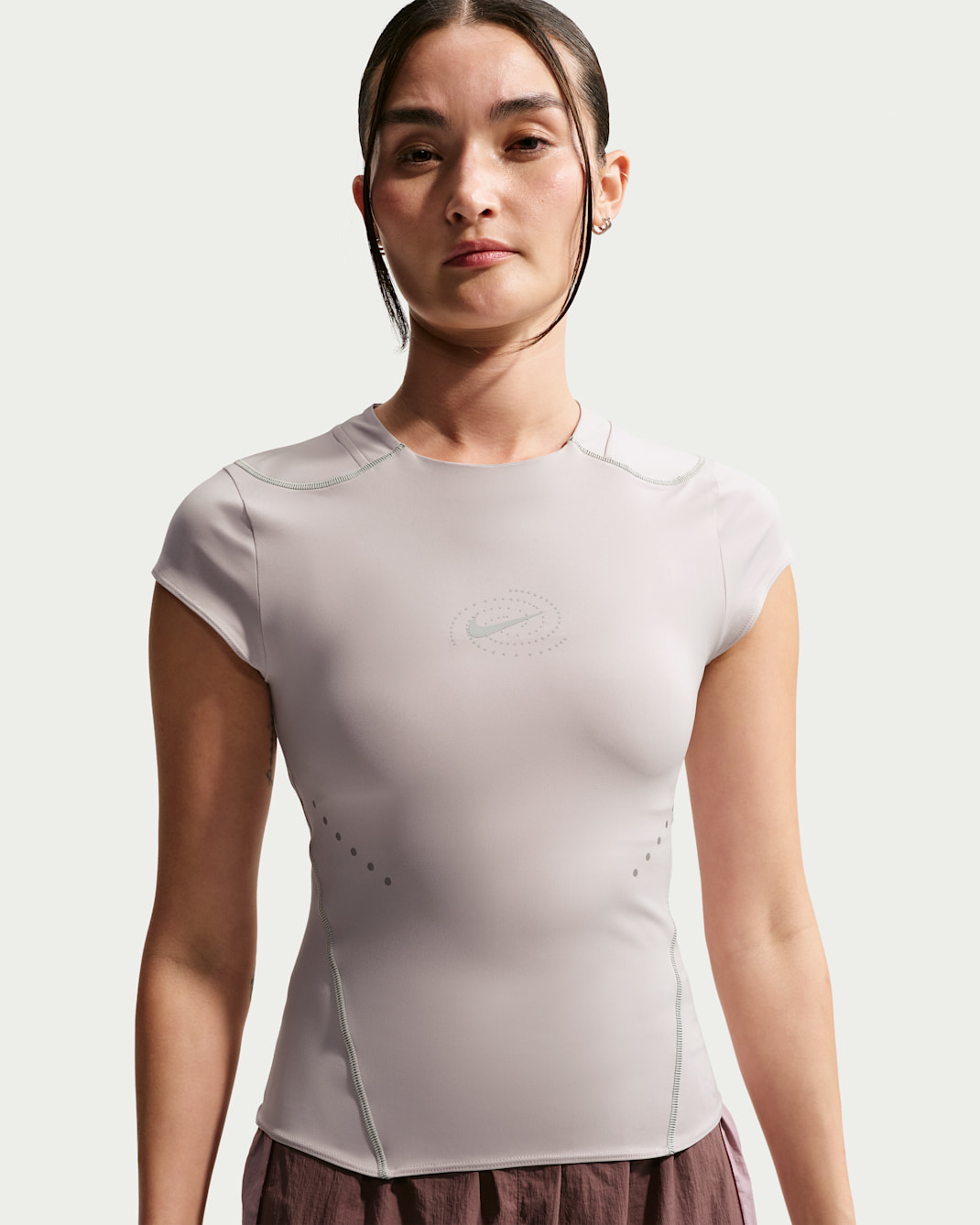 เสื้อวิ่ง Dri-FIT ADV ผู้หญิงพร้อมส่วนเน้นสะท้อนแสง Nike Swift - Platinum Violet/Sea Glass/Vast Grey
