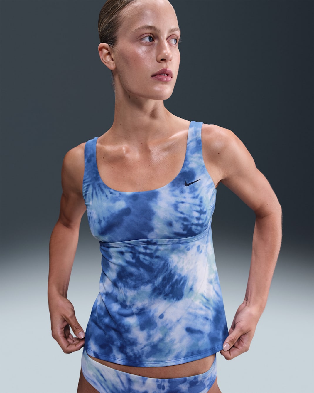 Tankini con cuello en forma de U para mujer Nike Swim - Azul Pacífico/Blanco/Azul verdoso lavado/Azul marino medianoche