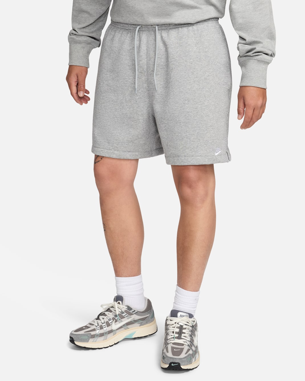Ανδρικό σορτς από French Terry ύφασμα με άνετη εφαρμογή Nike Club - Dark Grey Heather/Light Smoke Grey/Λευκό