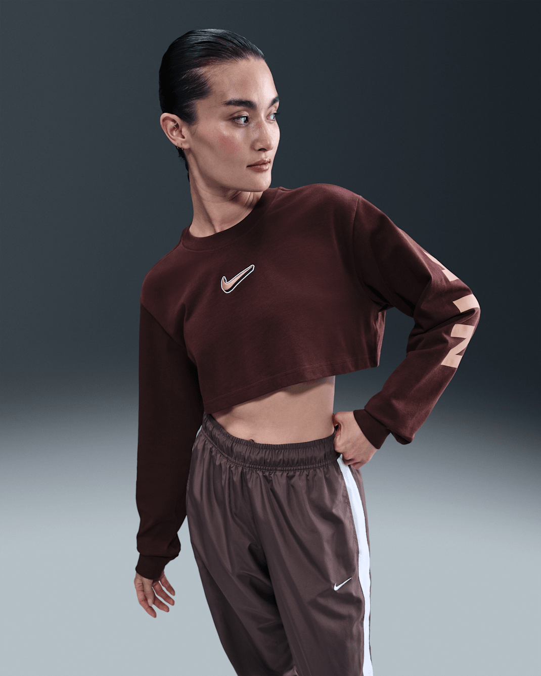 Nike Sportswear Women's Oversized Long-Sleeve Cropped Graphic T-Shirt - Burgundy Crush