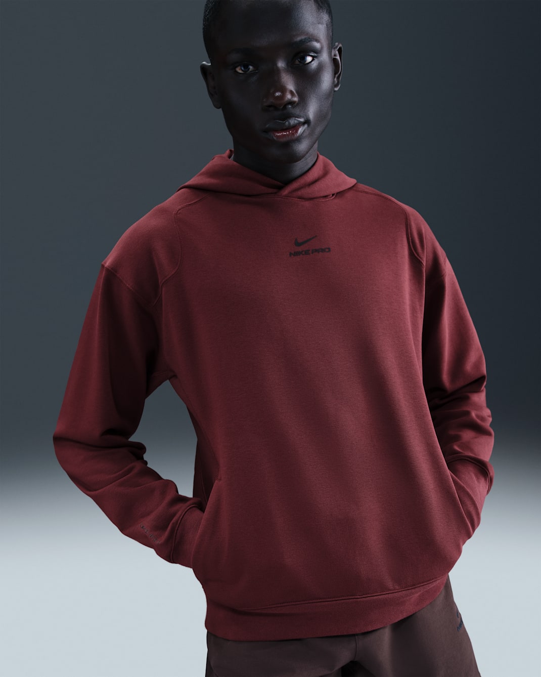 Hoodie de treino de camada intermédia Dri-FIT Nike Pro para homem - Vermelho Team escuro/Preto