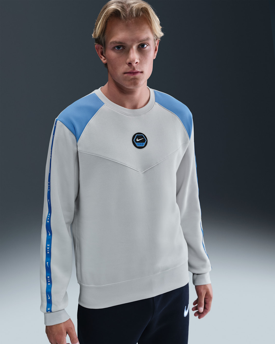 Nike Sportswear City Side Men's Fleece Crew-Neck Sweatshirt - Photon Dust/University Blue