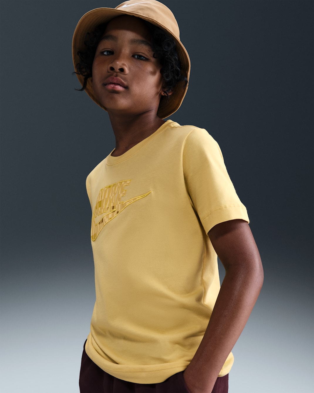 Nike Sportswear Older Kids' T-Shirt - Saturn Gold