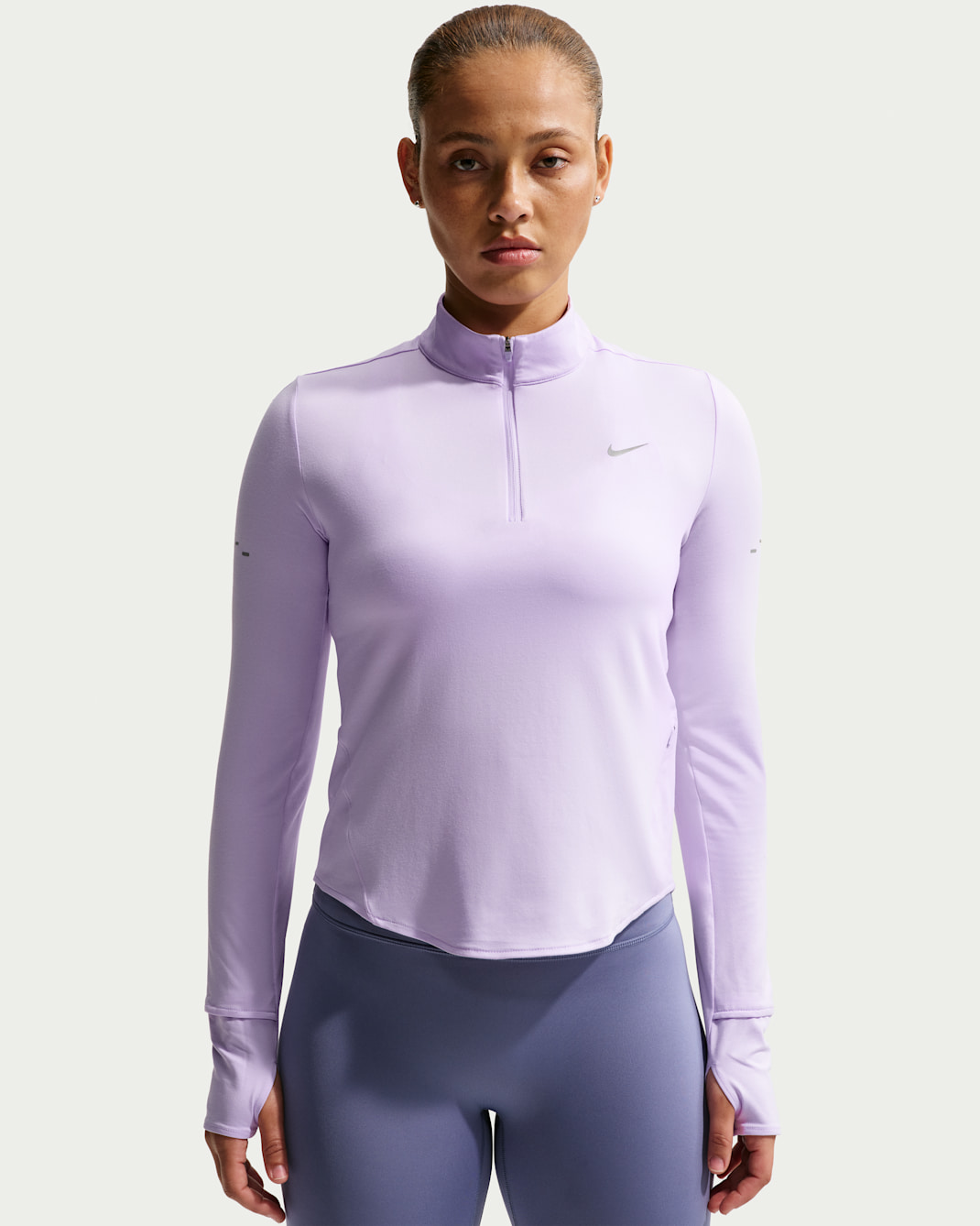 Nike Swift Camiseta de running Dri-FIT con cremallera de 1/4 y protección UV - Mujer - Violet Mist