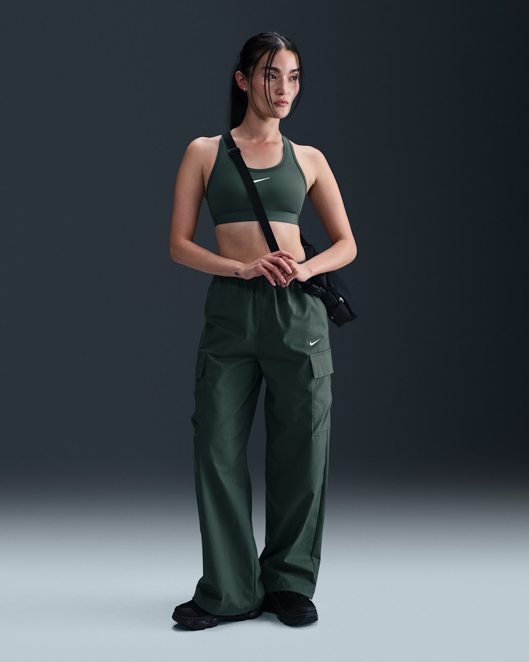 나이키 스포츠웨어 에브리씽 우븐 여성 미드라이즈 카고 팬츠 - 빈티지 그린/세일