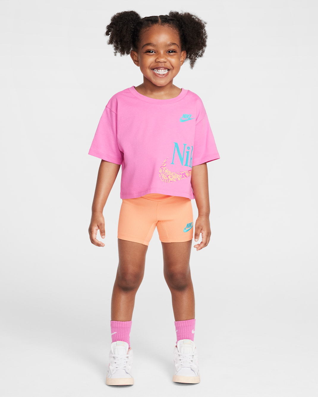 Conjunto de playera y shorts Wild Flower Boxy infantil Nike - Ágata melocotón