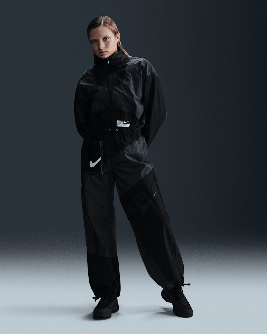 Pants de tejido Woven de tiro medio holgados con dobladillo abierto para mujer Nike Sportswear - Antracita/Negro/Negro/Negro