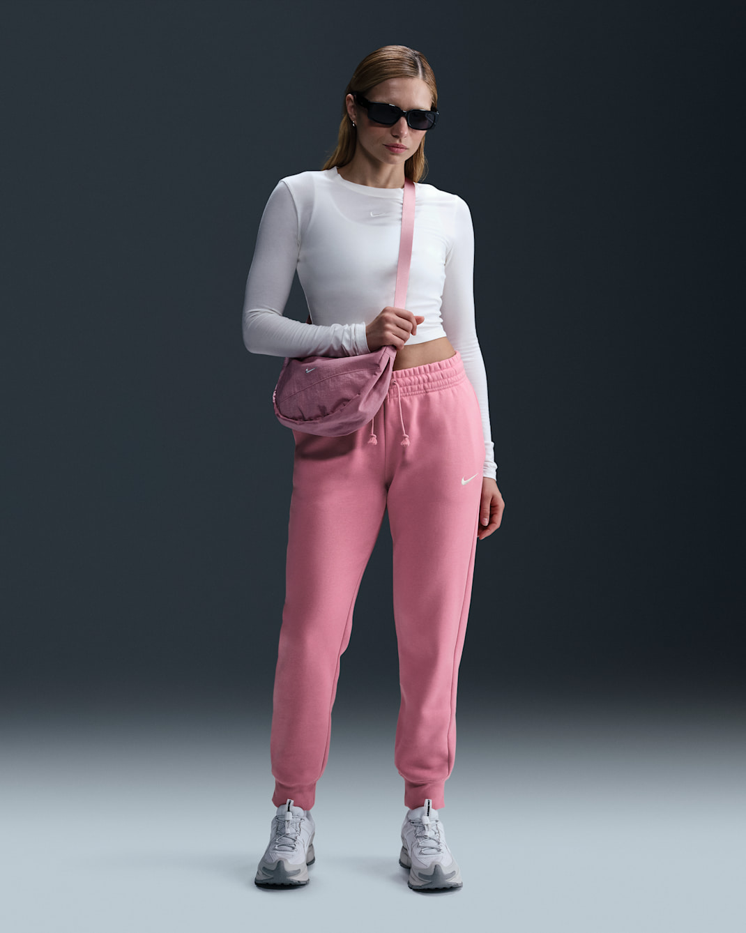 Pants de entrenamiento de tiro medio para mujer Nike Sportswear Phoenix Fleece - Rosa elemental/Vela