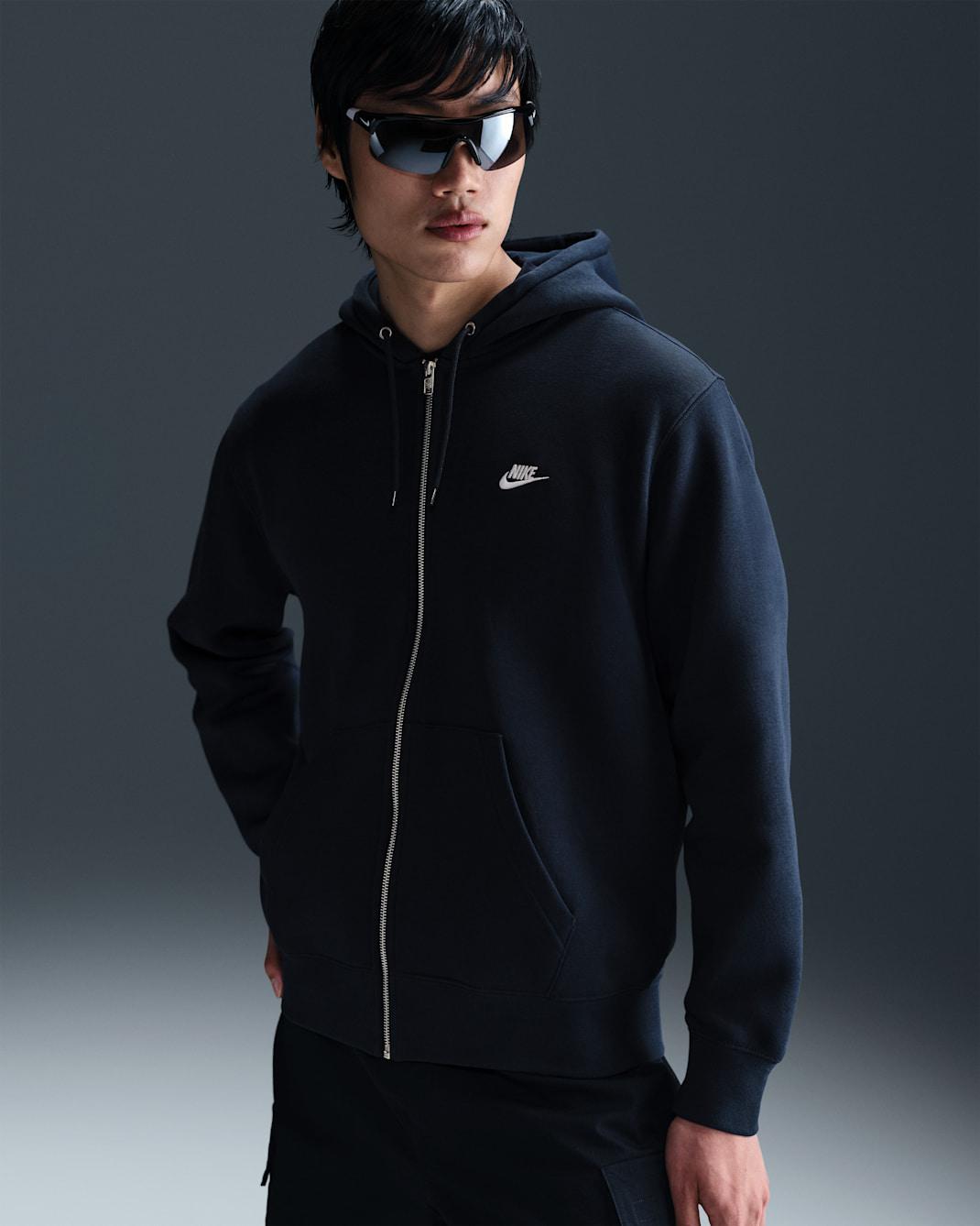 Felpa in fleece con cappuccio e zip a tutta lunghezza Nike Club – Uomo - Ossidiana/Ossidiana/Bianco