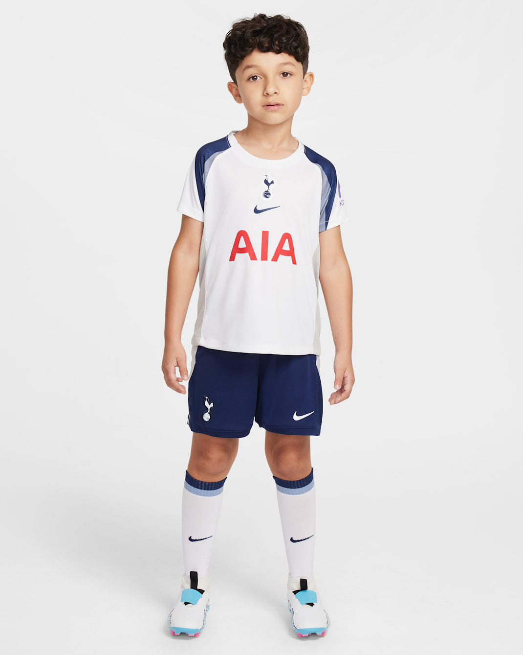Conjunto de três peças de futebol Replica Nike do equipamento principal Stadium Tottenham Hotspur 2025/26 para criança - Branco/Azul Binary/Light Iron Ore/Azul Binary