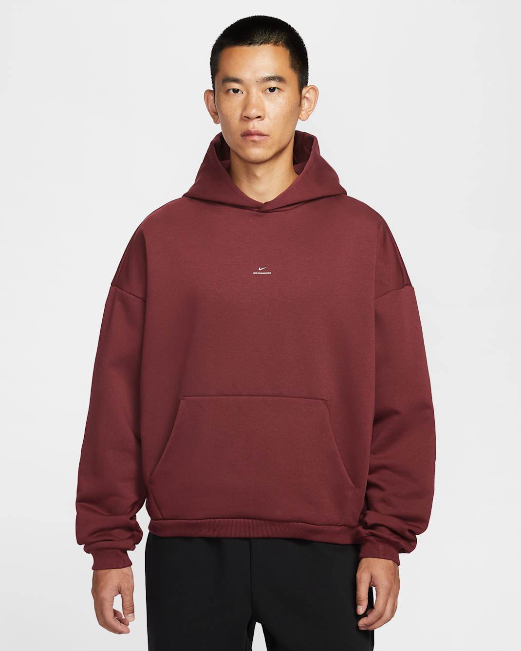 Nike Standard Issue Men's Therma-FIT Brushed Basketball Pullover Hoodie - Dark Team Red/Pale Ivory