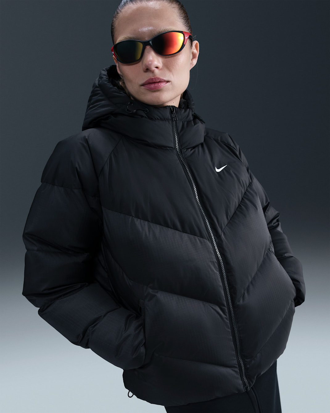 Nike Sportswear Windpuffer Storm-FIT ledig dunboblejakke med hette til dame - Svart/Sail