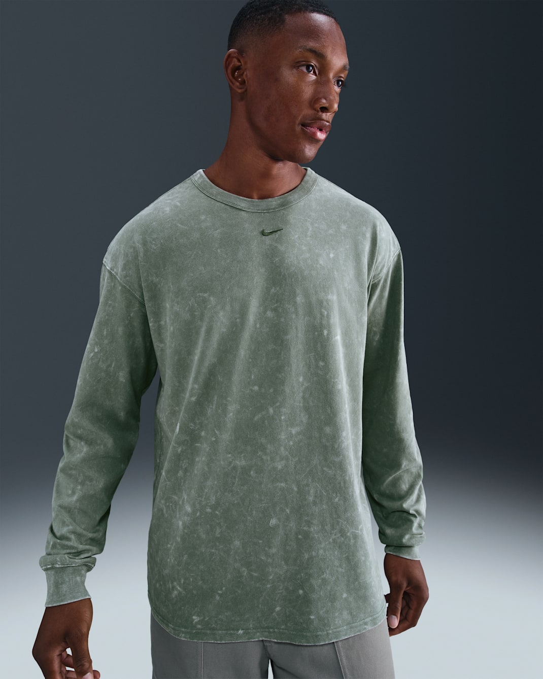 Nike Sportswear Premium Essentials Men's Long-Sleeve T-Shirt - Clay Green