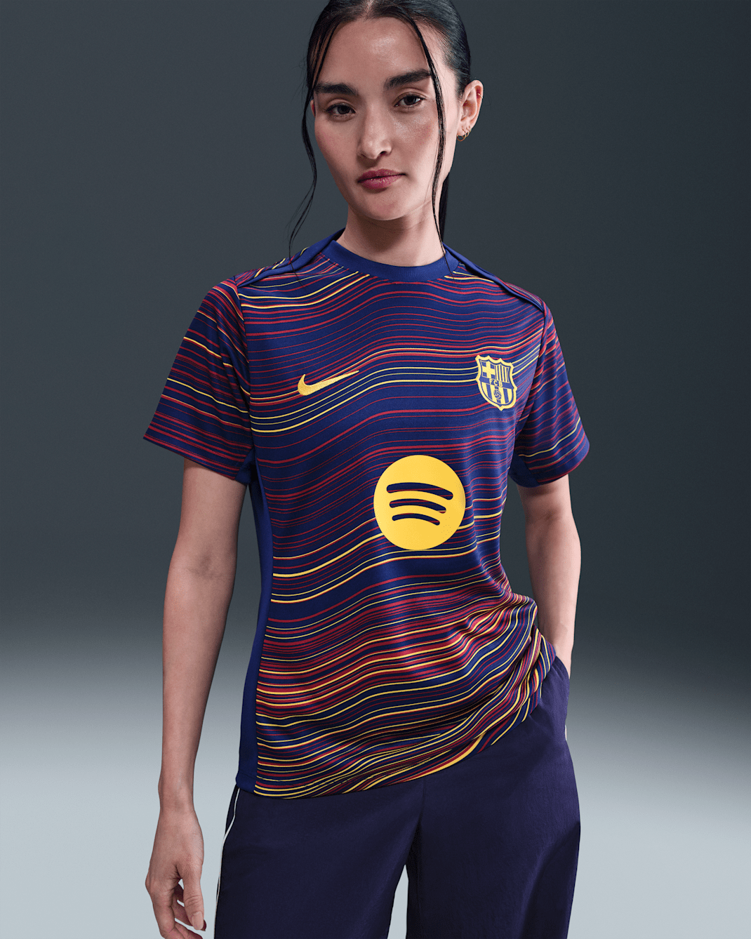 FC Barcelona Academy Pro Home Nike Dri-FIT Pre-Match Kurzarm-Fußballoberteil (Damen) - Deep Royal Blue/Deep Royal Blue/Noble Red/Midwest Gold
