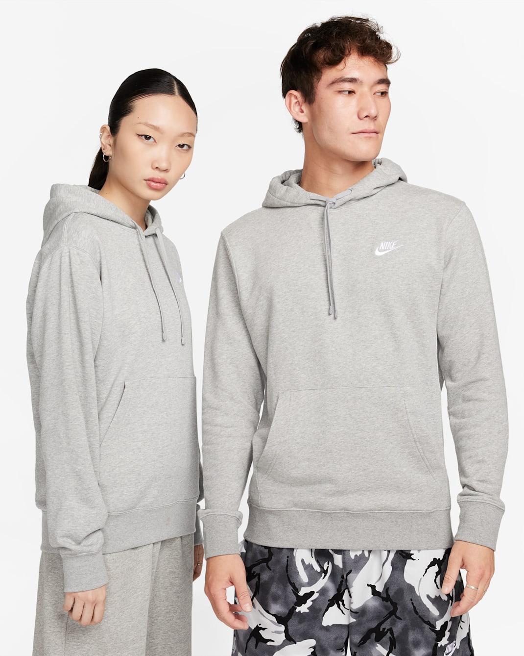 나이키 스포츠웨어 클럽 남성 풀오버 후디 - 다크 그레이 헤더/매트 실버/화이트