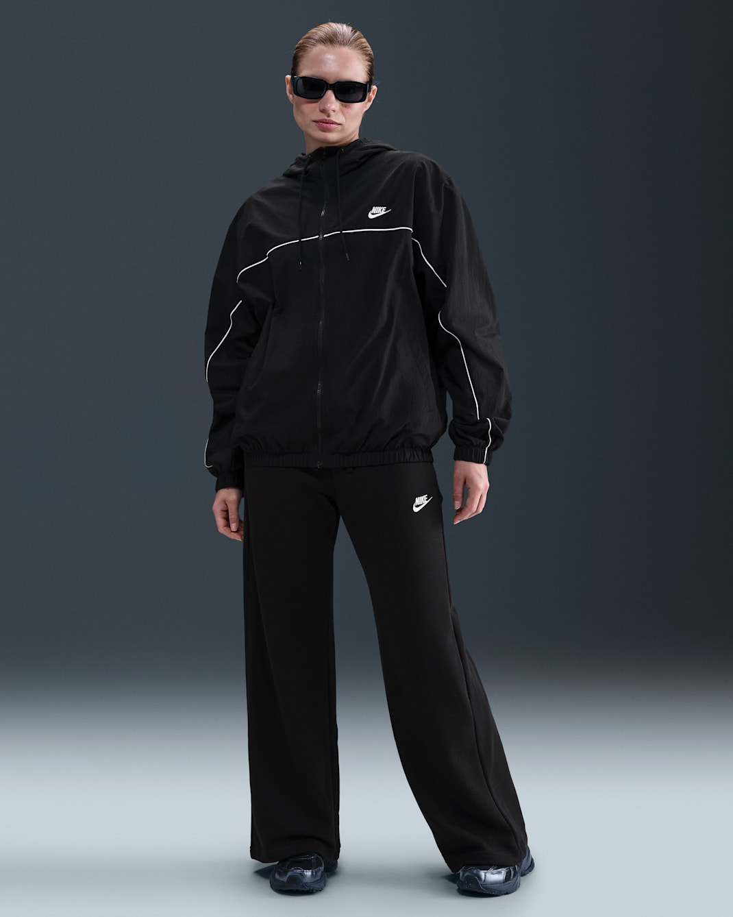 Nike Sportswear Club Fleece Women's Mid-Rise Wide-Leg Sweatpants - Black/White