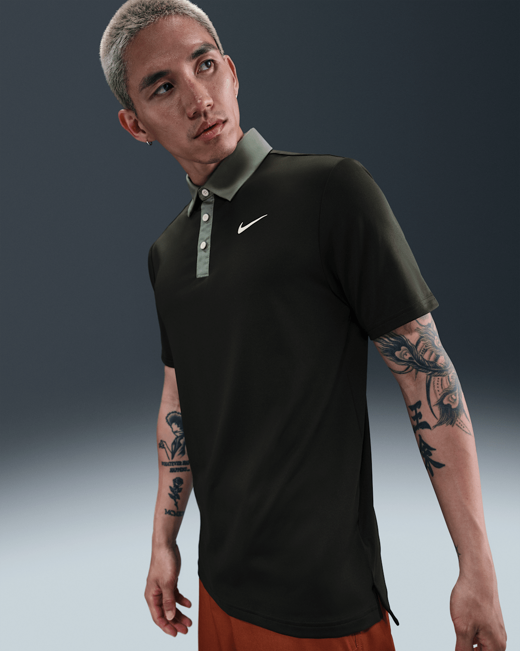 ナイキ ツアー メンズ Dri-FIT ゴルフポロ - ナイトフォレスト/クレイグリーン/ペールアイボリー