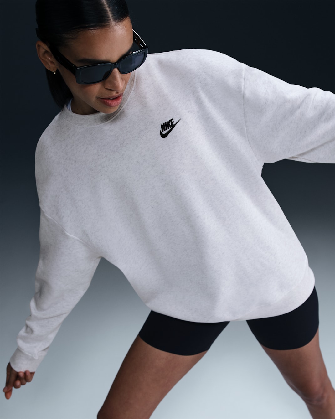 Sudadera de cuello redondo holgada para mujer Nike Sportswear Club Fleece - Abedul jaspeado/Negro