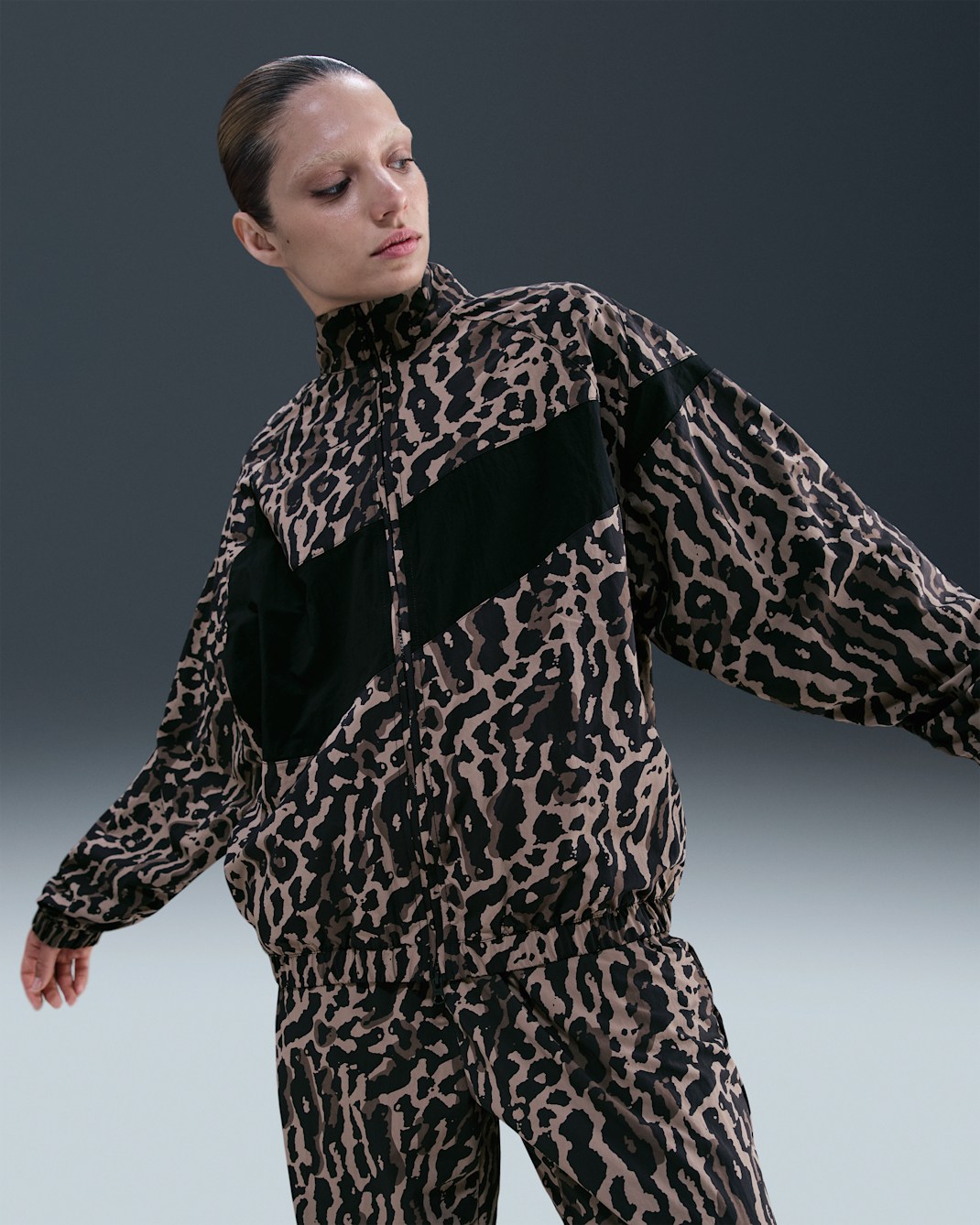 Nike Sportswear Women's Woven Printed Jacket - Black/Black