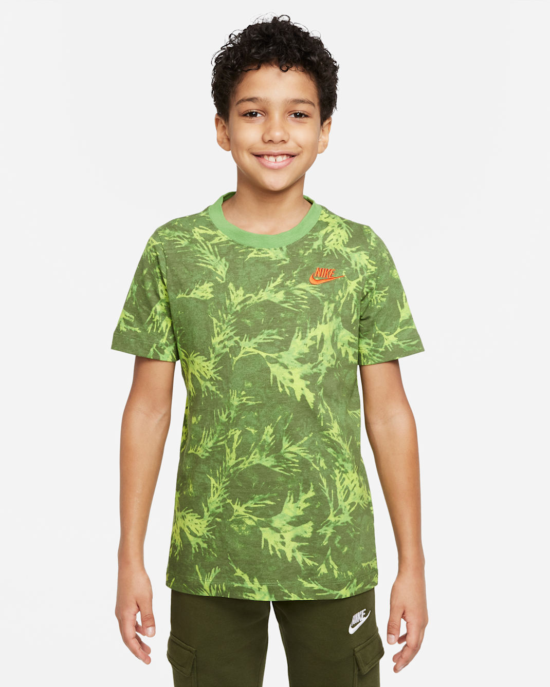 Nike Sportswear Older Kids' (Boys') T-Shirt - Chlorophyll
