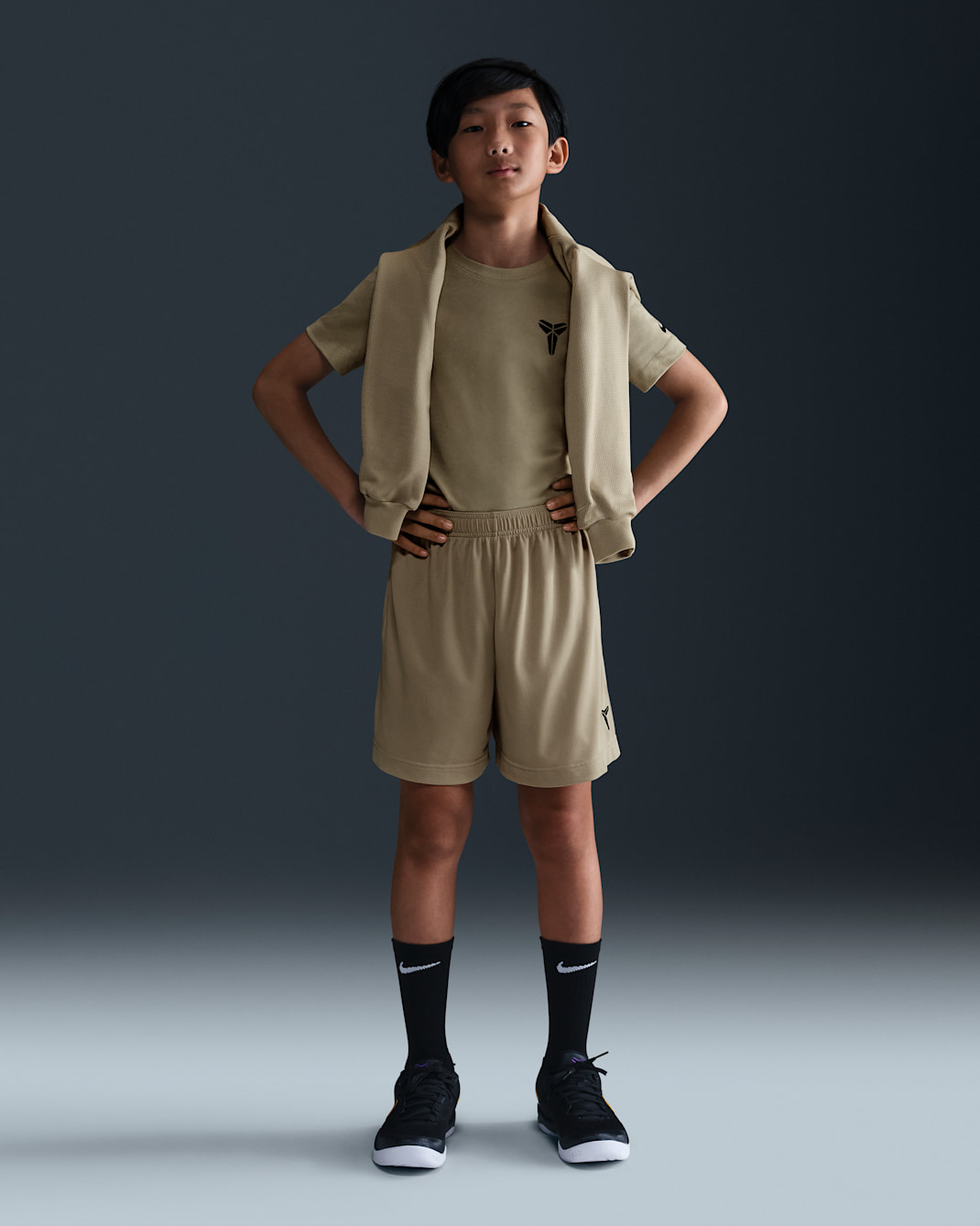 กางเกงขาสั้นเด็กโต Dri-FIT Kobe - Desert Khaki/Desert Khaki/ดำ