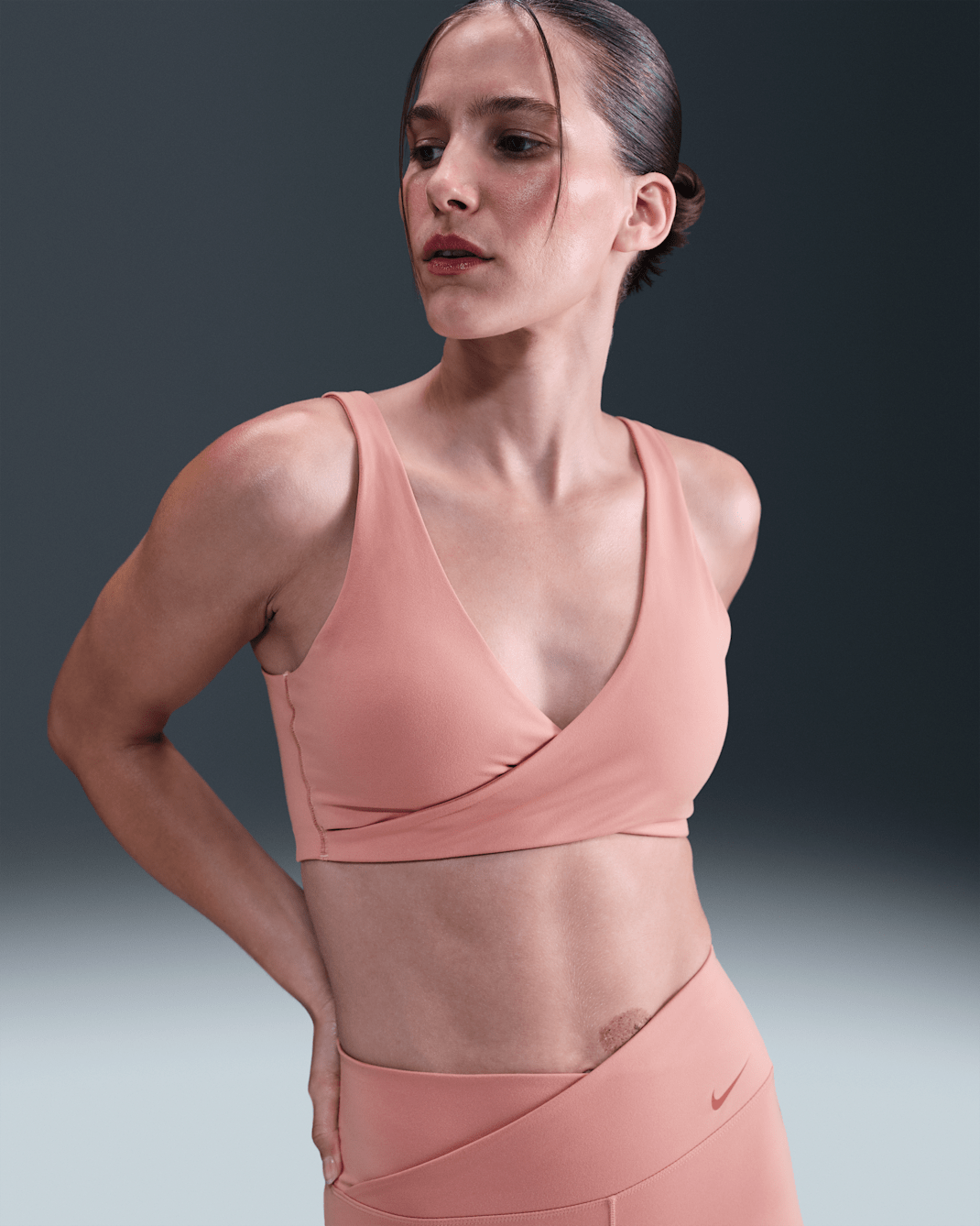 Bra deportivo de baja sujeción con almohadillas para mujer Nike One - Rosa óxido/Cañón óxido