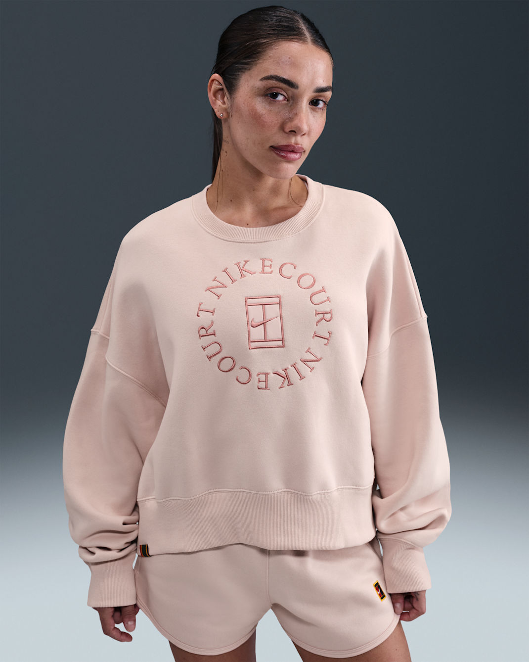 NikeCourt Heritage Phoenix Fleece Women's Over-Oversized Crew-Neck Sweatshirt - Silt Red/Red Stardust