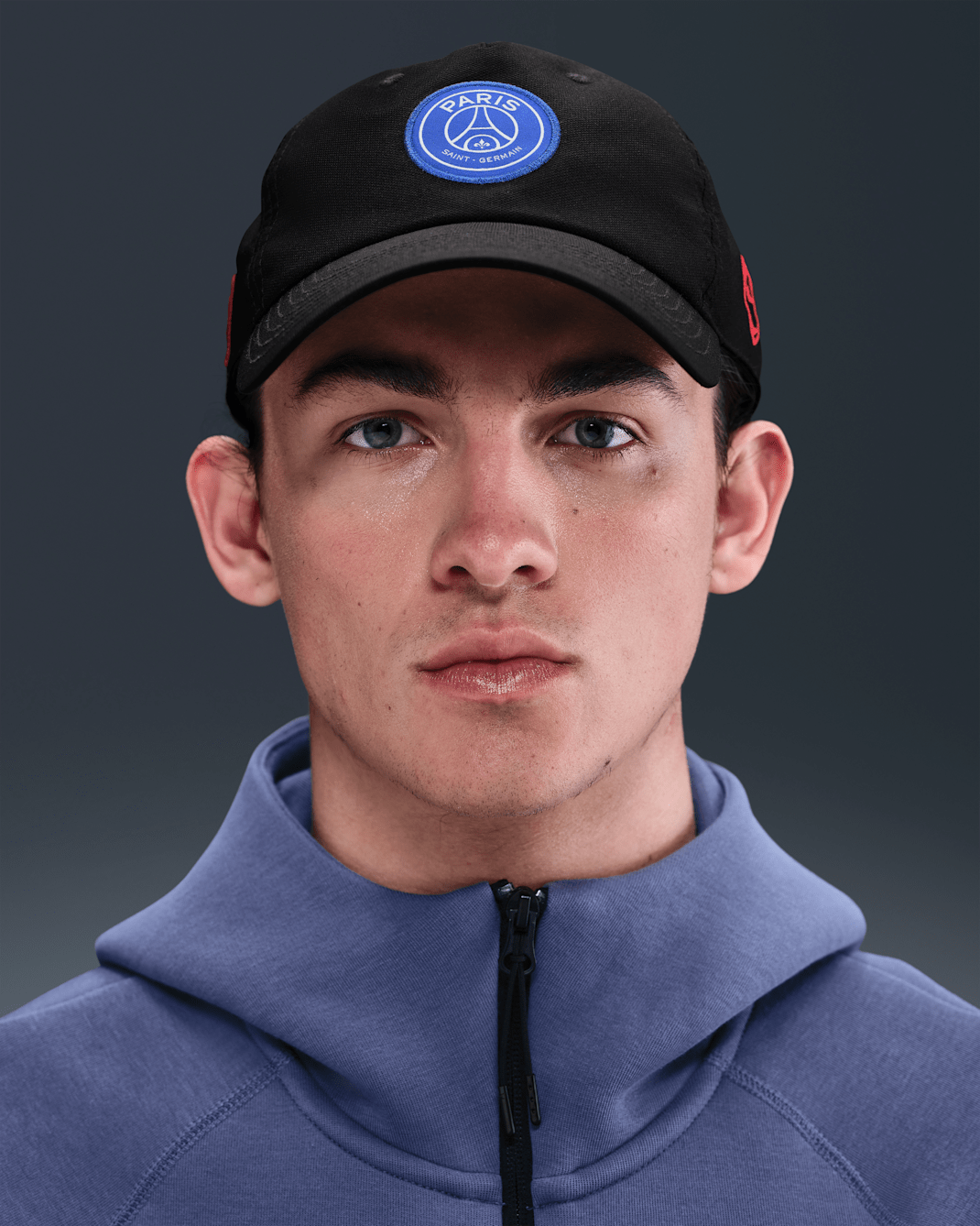 Czapka Nike Club US CB L T90 Paris Saint Germain 2025/2026 - Czerń/Global Red