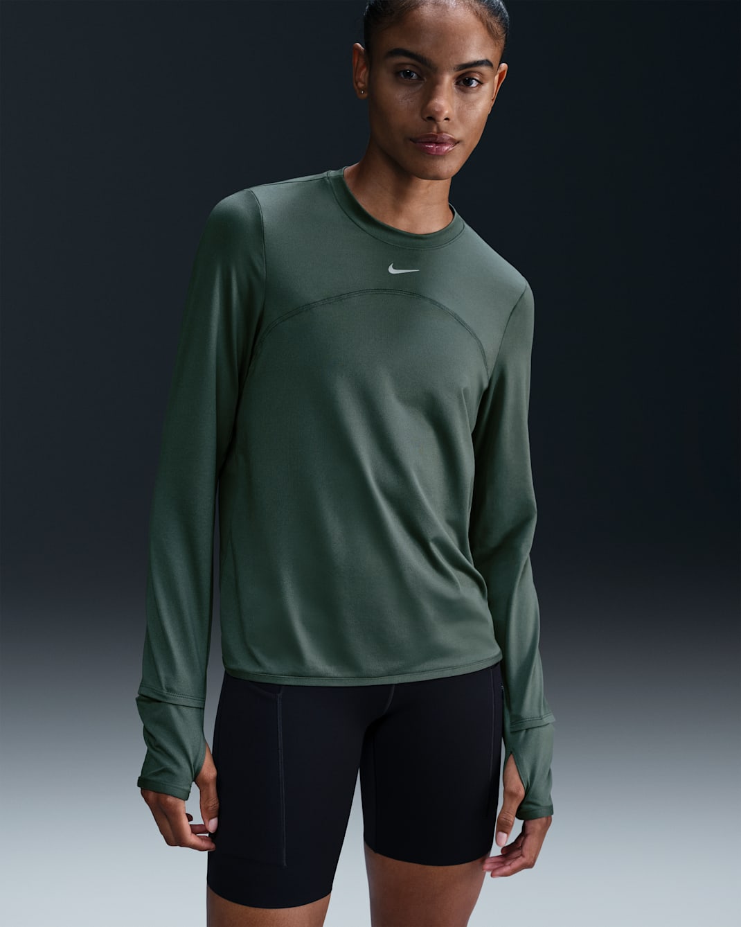 Playera de correr de cuello redondo para mujer Nike Dri-FIT Swift Element UV - Verde vintage