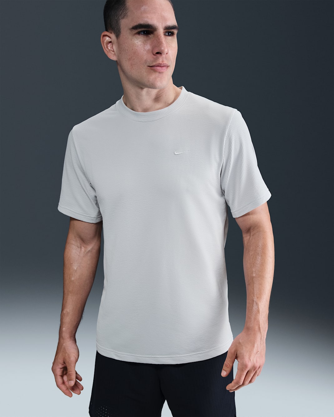 Nike Primary Men's Dri-FIT Seersucker Short-Sleeve Versatile Top - Photon Dust/Photon Dust