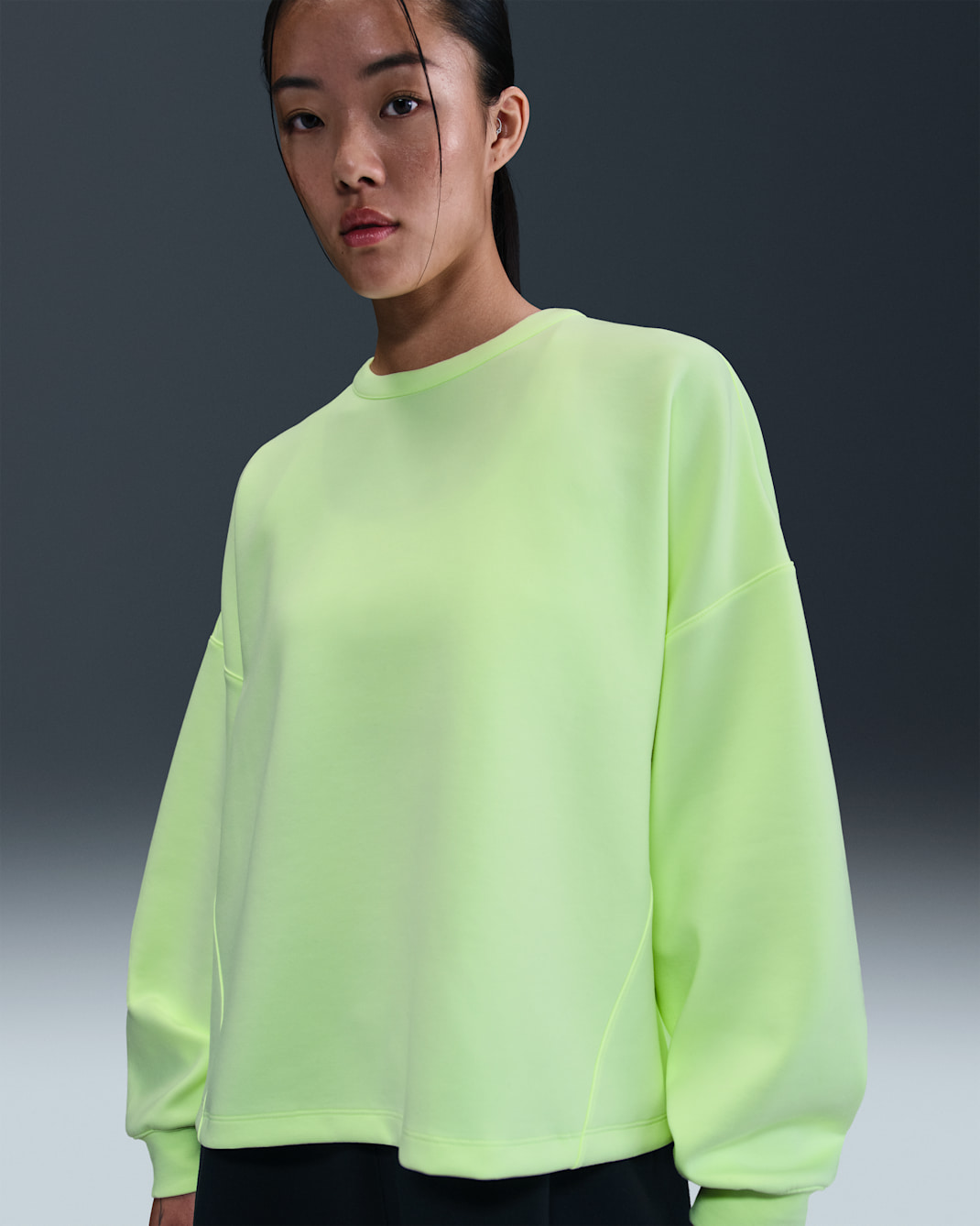เสื้อคอกลมโอเวอร์ไซส์ Dri-FIT ผู้หญิง Nike 24.7 ImpossiblySoft - Barely Volt/Volt Ice