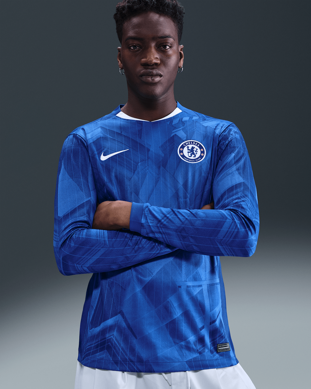 Chelsea FC local 2025/26 Stadium Jersey de fútbol de manga larga Nike Dri-FIT Replica para hombre - Azul enérgico/Blanco/Rojo velocidad/Blanco