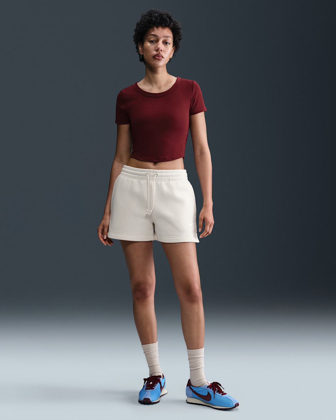 Shorts de tiro medio de 10 cm para mujer Nike Sportswear Phoenix Fleece - Marrón verdoso claro/Vela