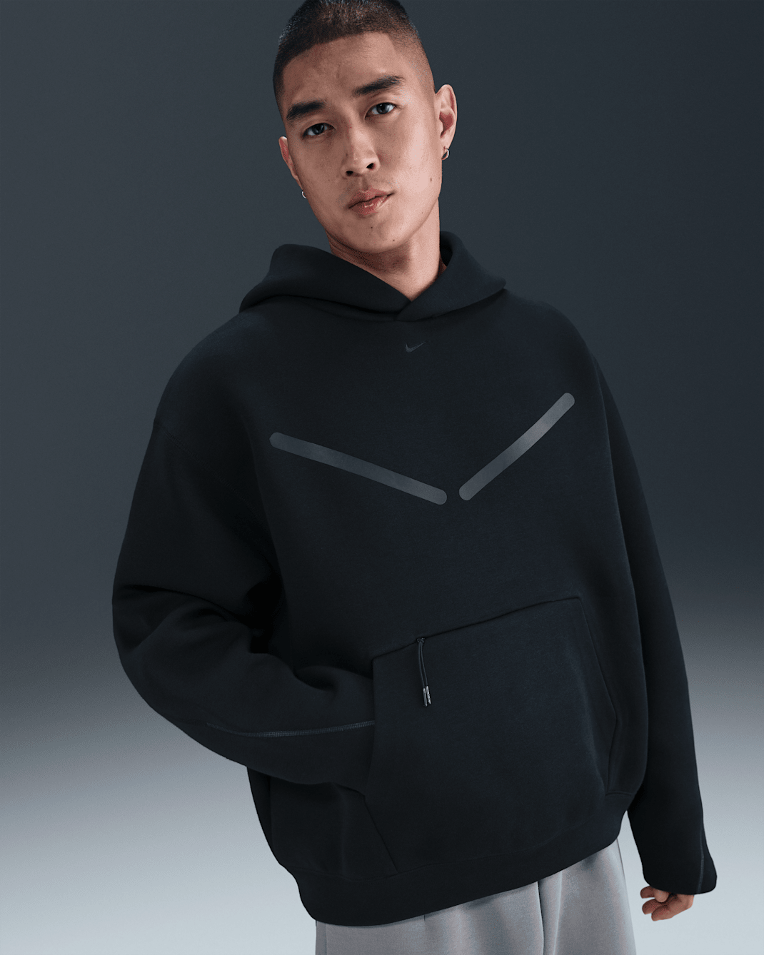 Nike Tech Men's Pullover Hoodie with Reflective Accents - Black/Black