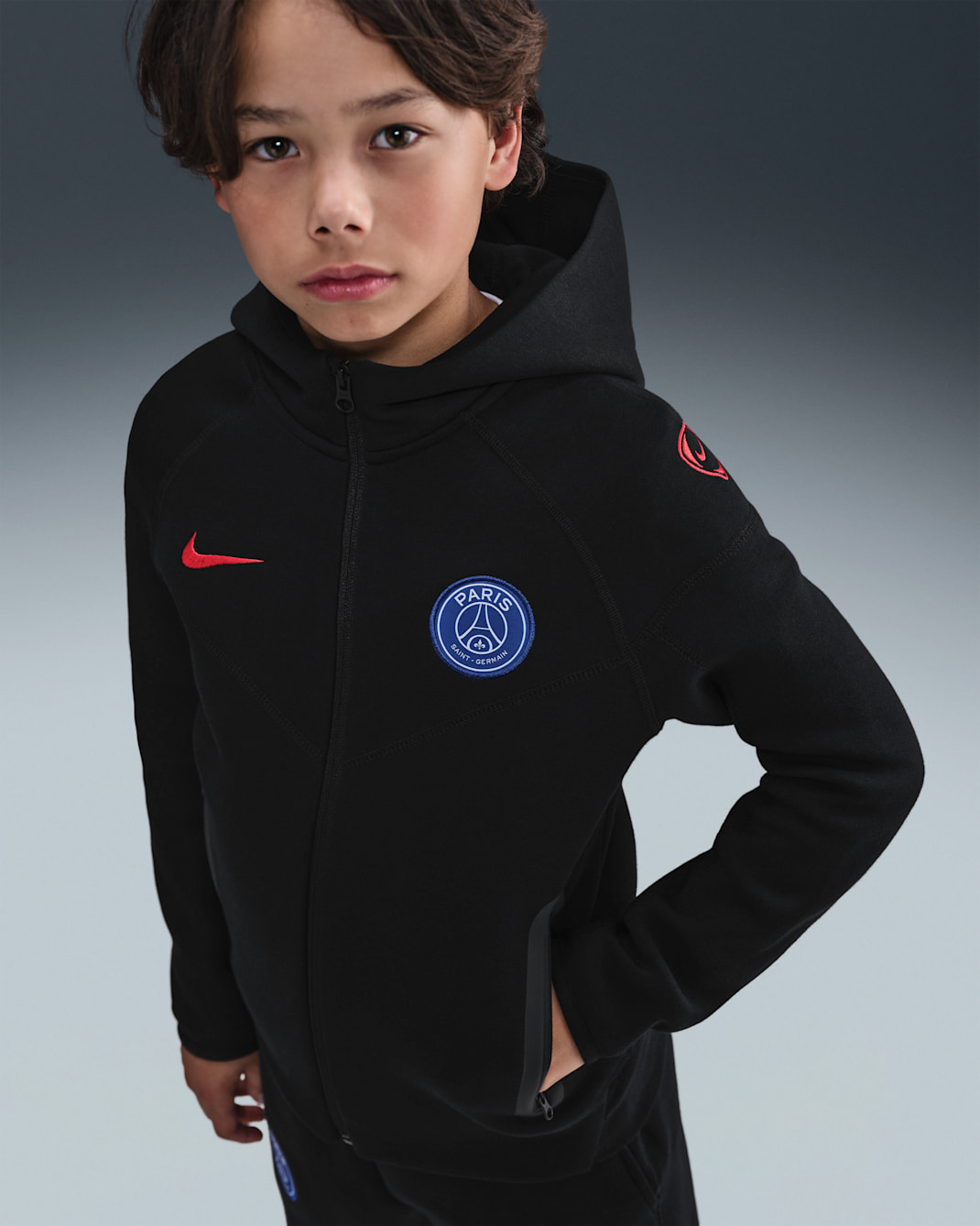 Paris Saint-Germain Tech Third Nike Total 90 Fußball-Kapuzenjacke aus Fleece (ältere Kinder) - Schwarz/Global Red
